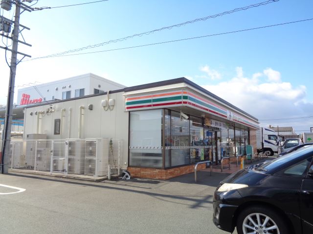 コンビニ　セブンイレブン（コンビニ）まで530m