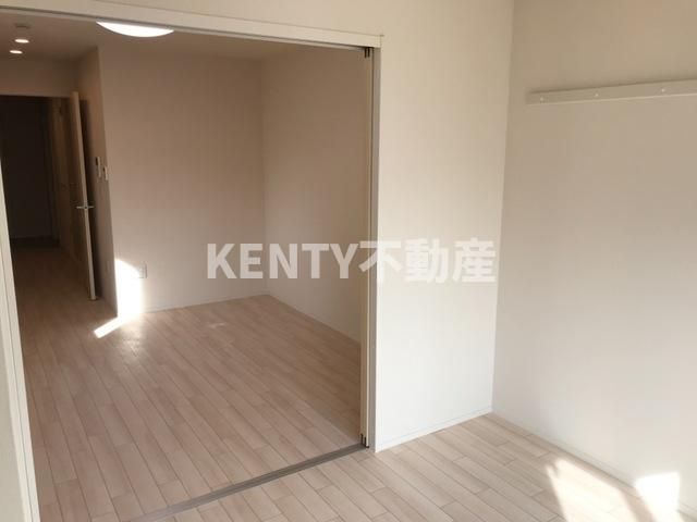 その他部屋・スペース　広くて明るい寝室