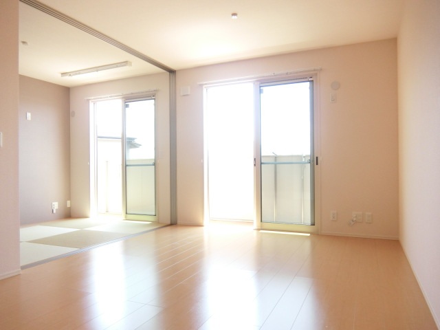 居室・リビング　日当たりいいリビング