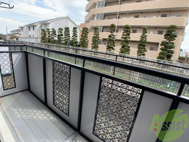 バルコニー　バルコニーは洗濯物もしっかり干せそうな広さです。