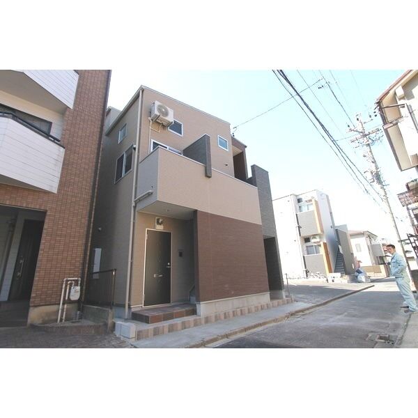 建物外観　外観は落ち着いています