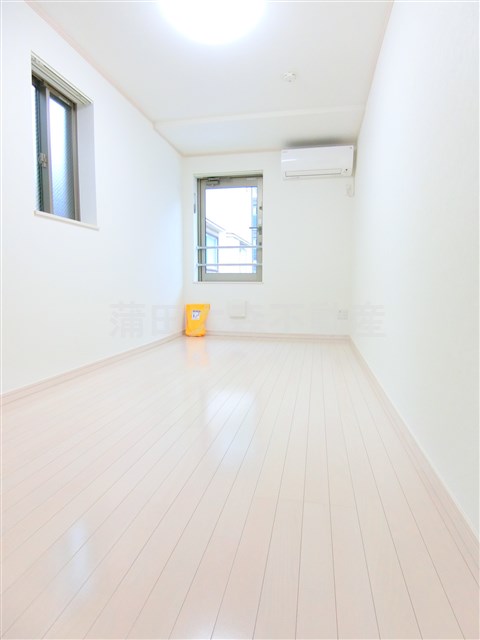 居室・リビング　2面採光の洋室5.7帖