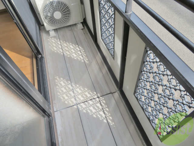 バルコニー　バルコニーは天気の良い日には洗濯物もよく乾きそうです。