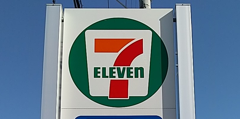 コンビニ　セブンイレブン浜松布橋2丁目店（コンビニ）まで631m