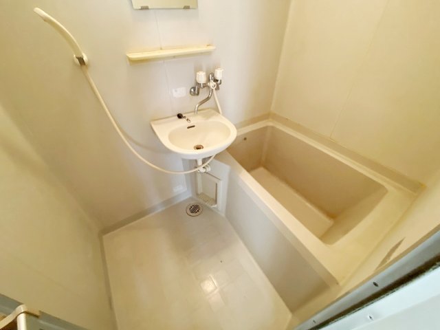 バス・シャワールーム　別号室の参考写真です。