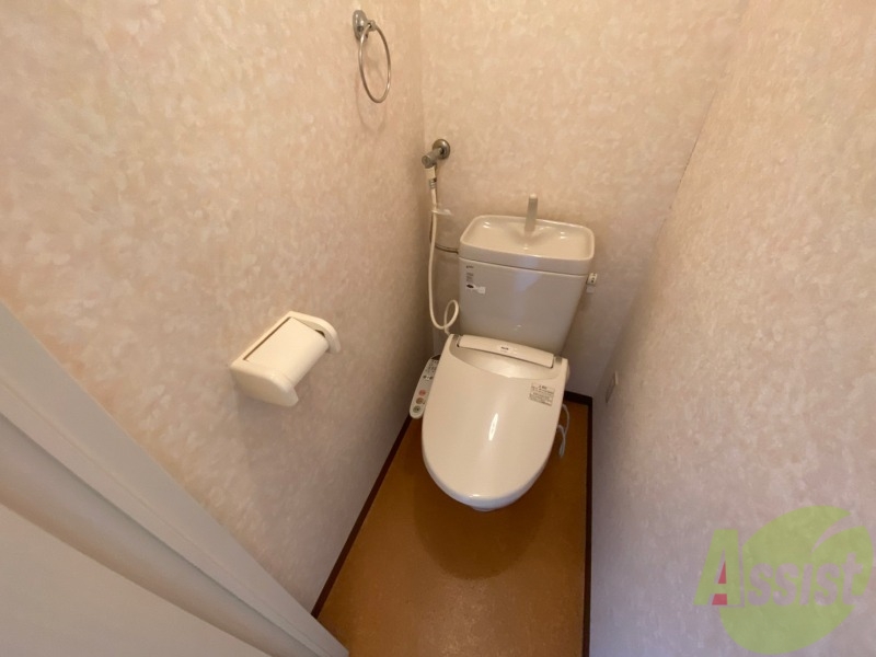 トイレ　ウォシュレット機能がついたトイレ。安心して使用できますね。