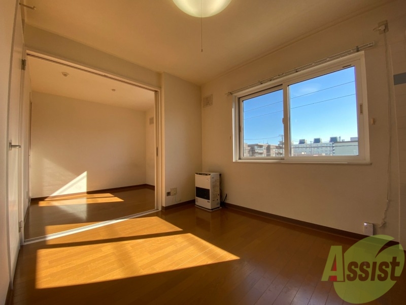 居室・リビング　広くてキレイなお部屋が広がっていて、充実した生活が送れそう。