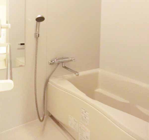 バス・シャワールーム　★ゆったりとできる広さの浴槽★
