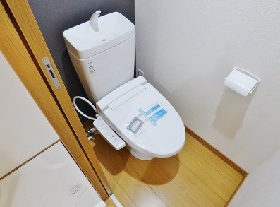 トイレ　別部屋参考写真となります