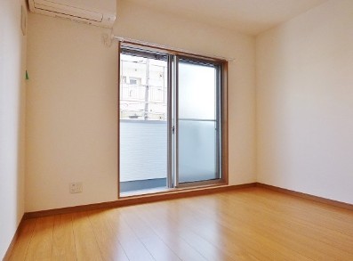 居室・リビング　別部屋参考写真となります