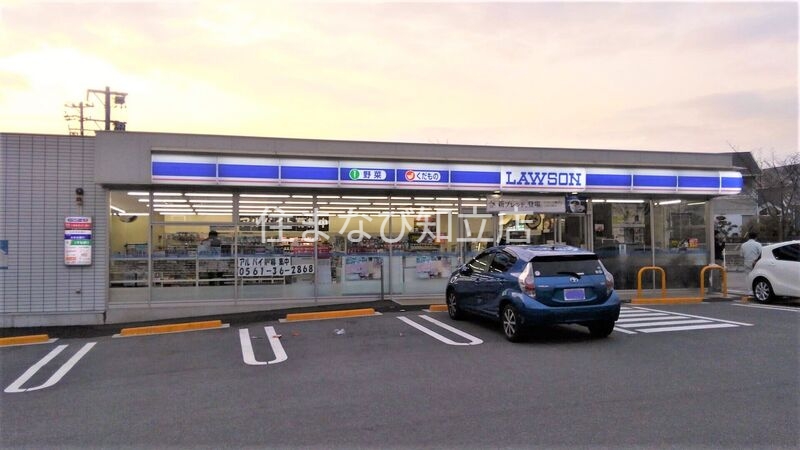 コンビニ　ローソン三好丘桜店（閉店）（コンビニ）まで725m