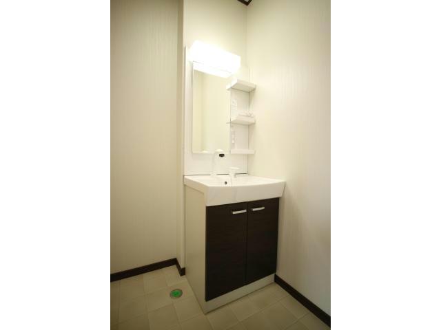 洗面設備　シャワー付き独立洗面台