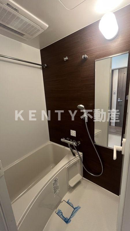 バス・シャワールーム　コンパクトで使いやすいお風呂です