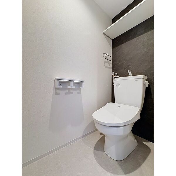 トイレ　☆トイレもデザイン性◎♪二連のペーパーホルダーも実用的です☆
