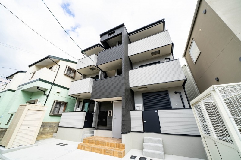 建物外観　築浅1LDKをご紹介します。