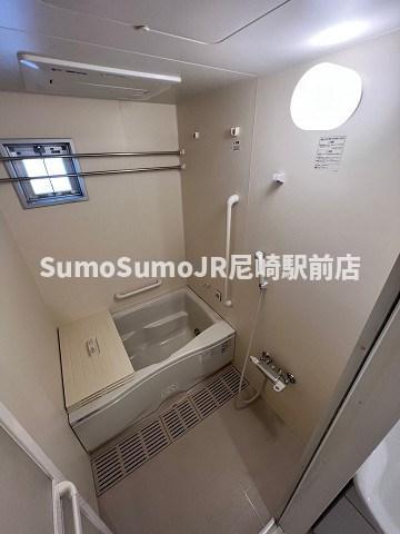 バス・シャワールーム　落ち着いた空間のお風呂です