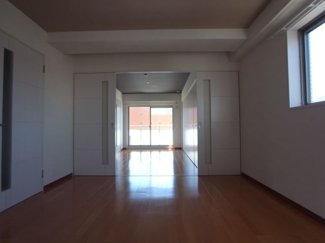 玄関　このお部屋は寝室に