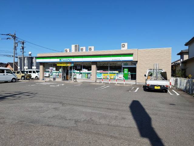 コンビニ　ファミリーマート野々市新庄四丁目店（コンビニ）まで653m