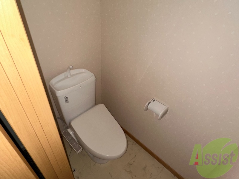 トイレ　温水洗浄便座付きのトイレは、使用しやすくうれしいですね。