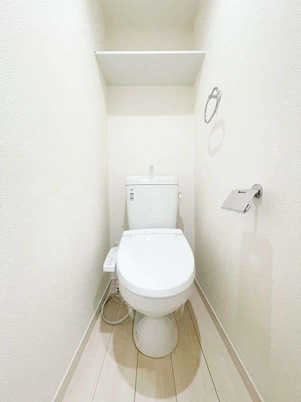 トイレ　別部屋参考写真となります
