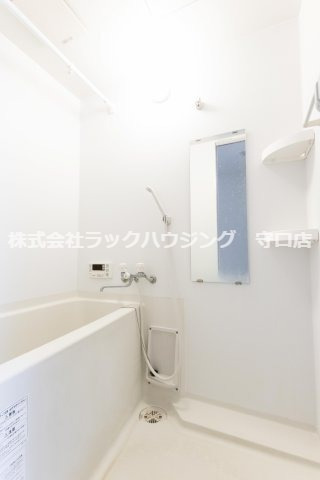 バス・シャワールーム　反転タイプ 同仕様写真となります。