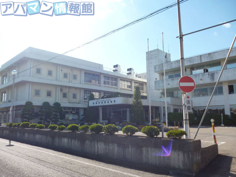 郵便局　巻郵便局（郵便局）まで444m