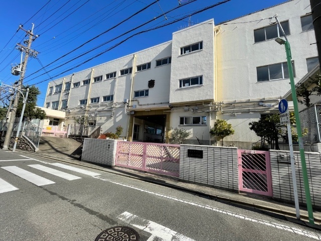 小学校　名古屋市立高田小学校（小学校）まで520m