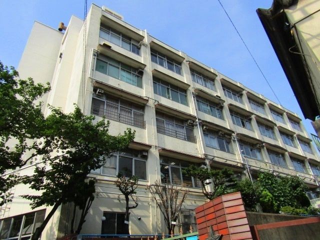 小学校　北区立滝野川小学校（小学校）まで300m