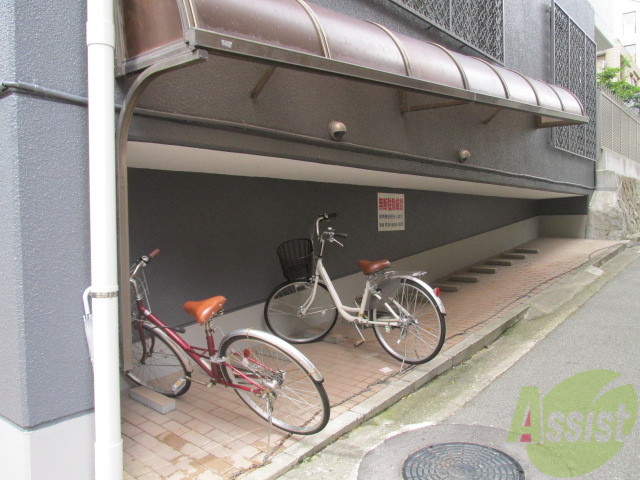 その他共有部分　屋根付の自転車置場。