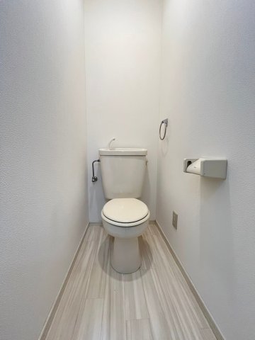トイレ　同物件、別号室の写真です。
