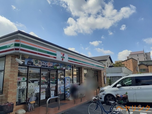 コンビニ　セブンイレブン（コンビニ）まで550m