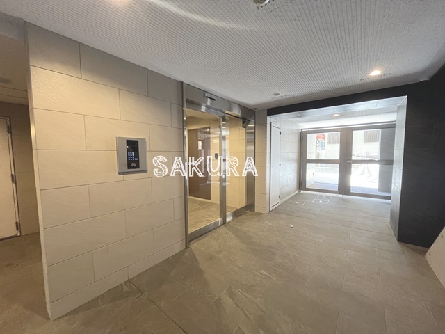 エントランス　お洒落な建物デザイン♪