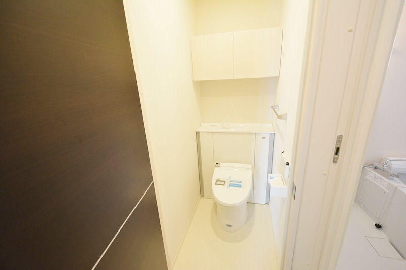 トイレ　温水洗浄便座付きのトイレです♪