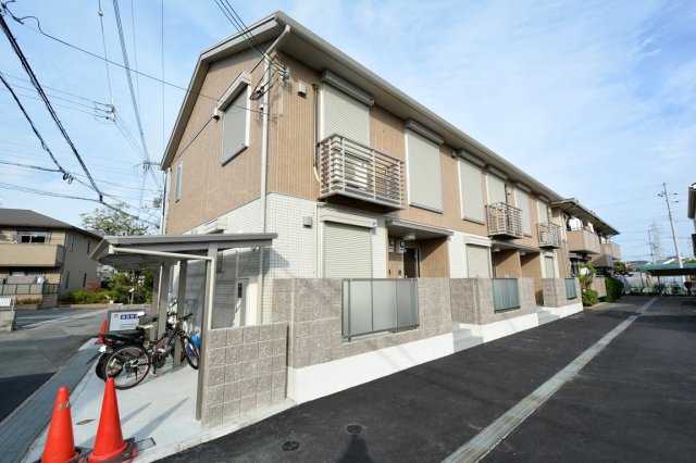 建物外観　宅配ボックス付きで不在時にも便利♪