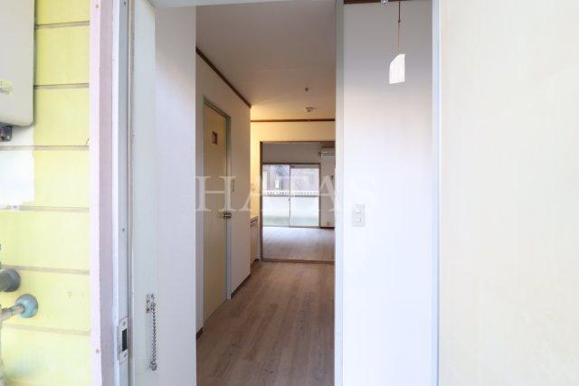 玄関　同物件別部屋です。