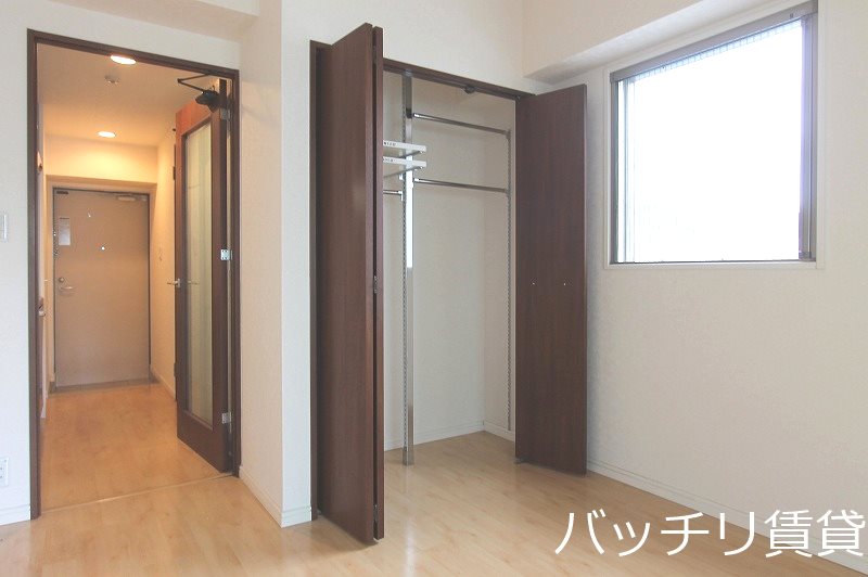 収納　画像は別号室の為、現状優先になります。