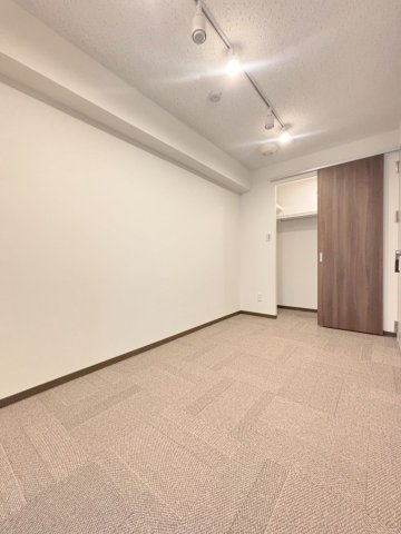 居室・リビング　防音室は防音床、防音壁、防音天井となっており、まさに楽器を演