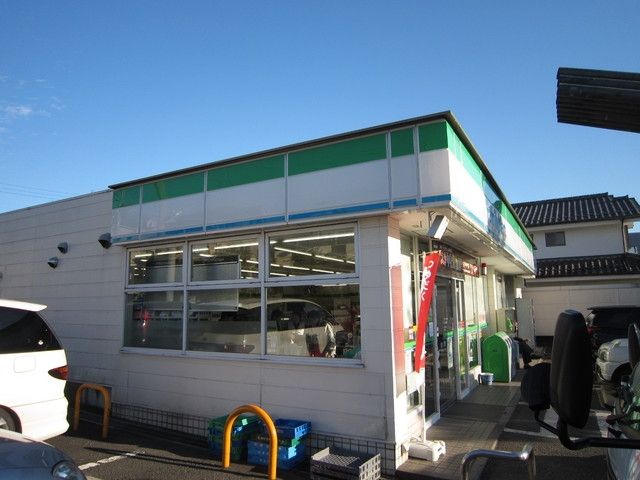 コンビニ　ファミリーマート（コンビニ）まで640m
