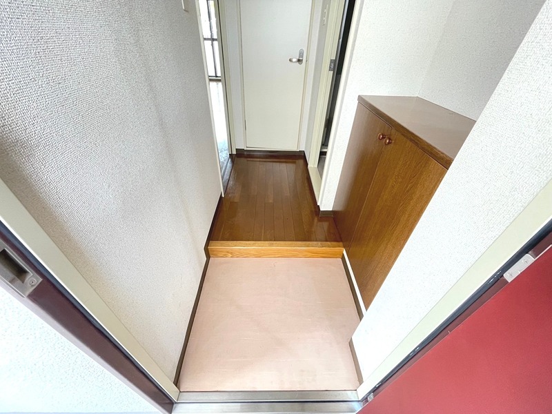 玄関　※同物件別部屋参考写真
