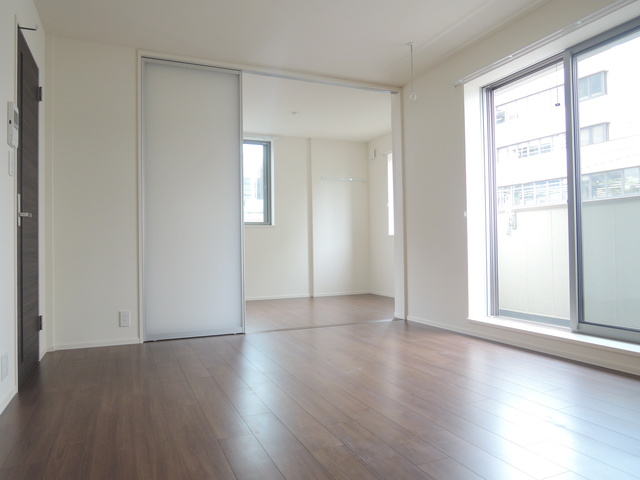 居室・リビング　★明るいフローリングの角部屋です★