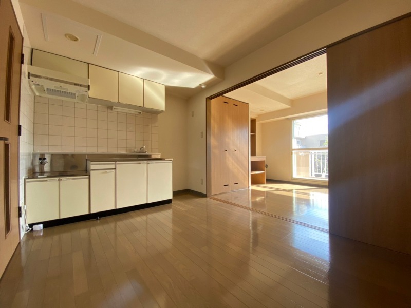 居室・リビング　広くてキレイなお部屋が広がっていて、充実した生活が送れそう。