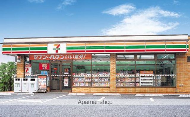 コンビニ　セブンイレブン（コンビニ）まで818m