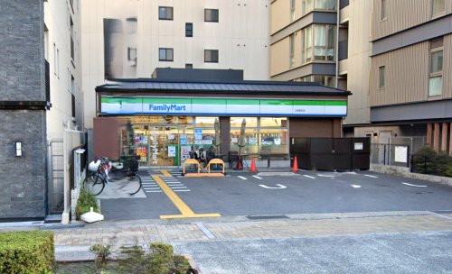 コンビニ　ファミリーマート 五条新町店（コンビニ）まで21m