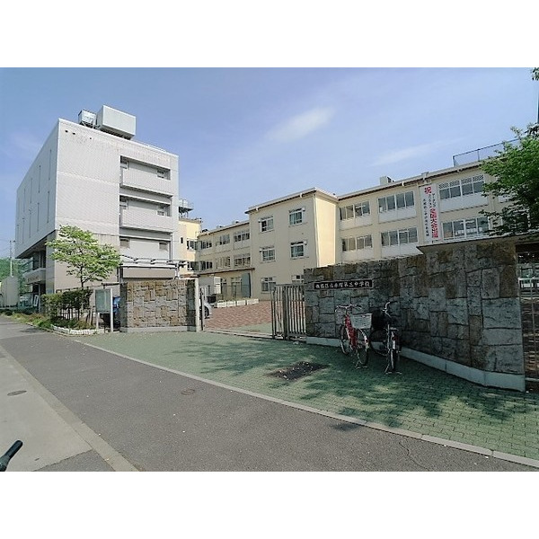 中学校　板橋区立赤塚第三中学校（中学校）まで731m