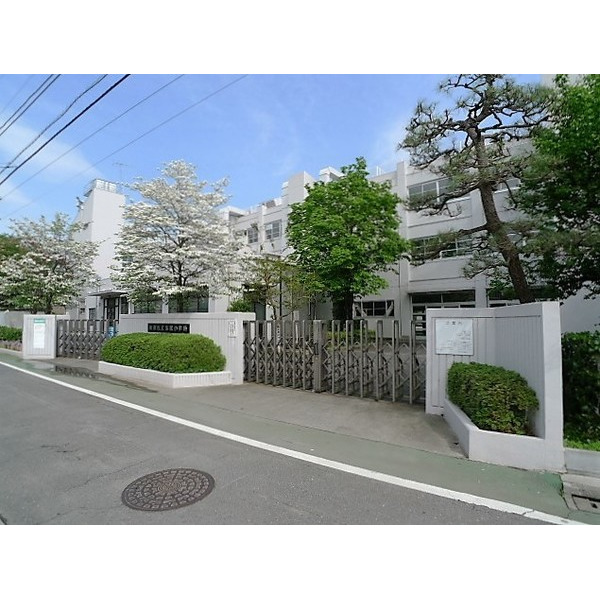 小学校　板橋区立赤塚小学校（小学校）まで327m
