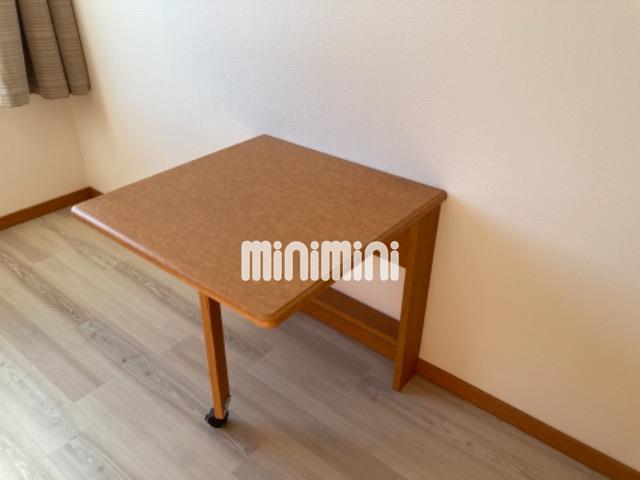 その他設備　折り畳み式の机もあります。