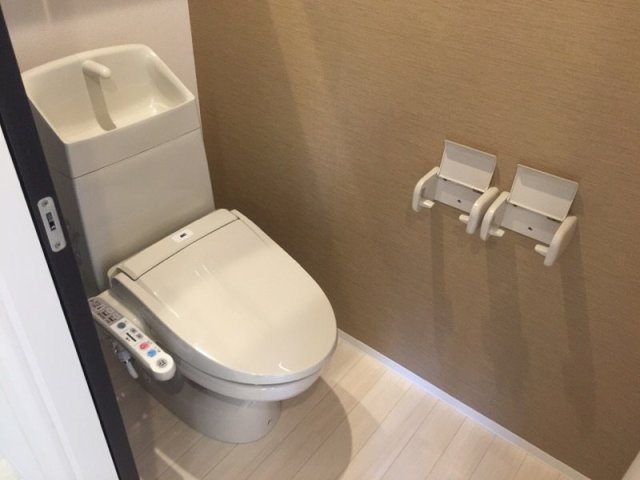 トイレ　写真は反転のお部屋です