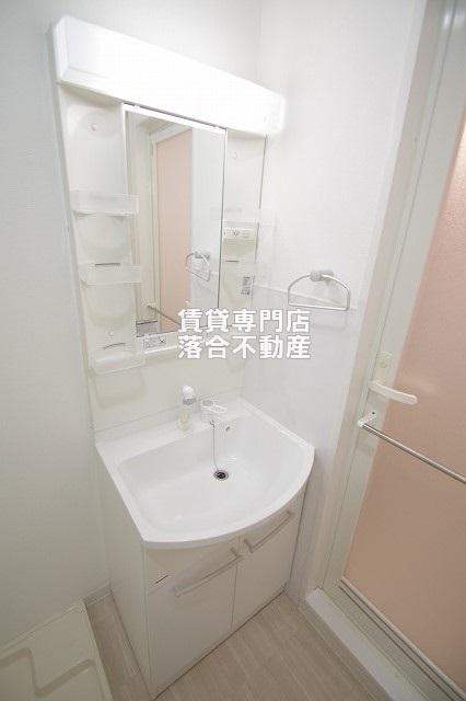 洗面設備　独立洗面化粧台付き