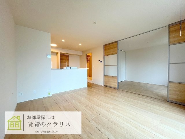 ベルフィールド西京極 東棟の居間写真
