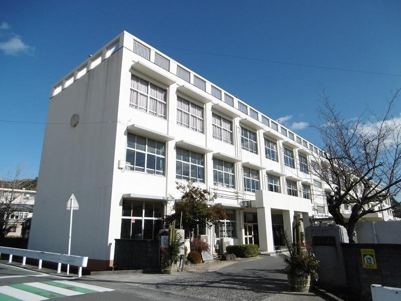 中学校　岩国中学校（中学校）まで2200m